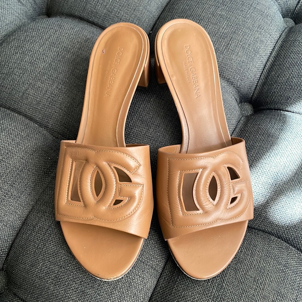 Dolce&Gabbana
DG Cutout Leather Slide Sandals - Picture 5 of 14